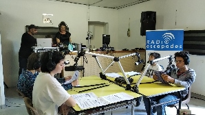Les élèves dans le studio d'enregistrement